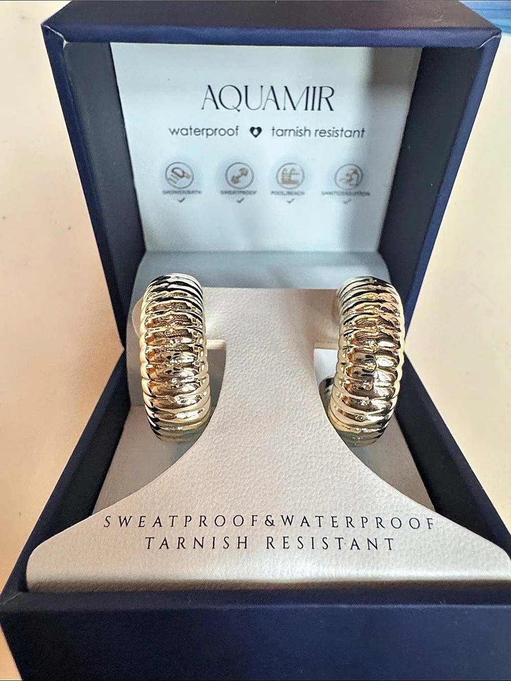 AQUAMIR Ribbed Hoop Earrings in Gold NWT